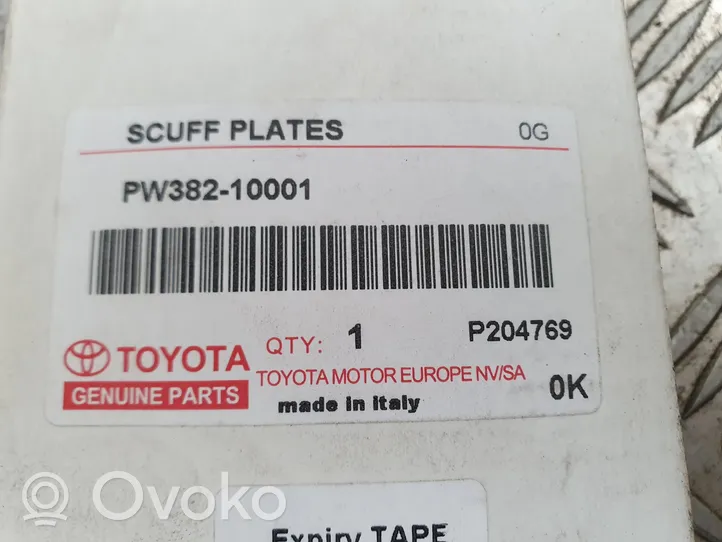 Toyota C-HR Verkleidung seitlich Fußraum PW382-10001