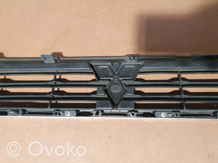 Mitsubishi ASX Maskownica / Grill / Atrapa górna chłodnicy 6402A444