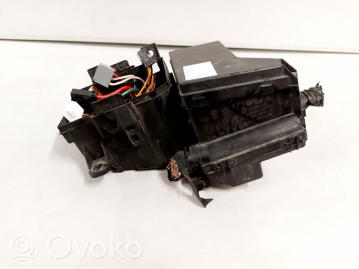 Nissan Qashqai Boîte à fusibles 319136024