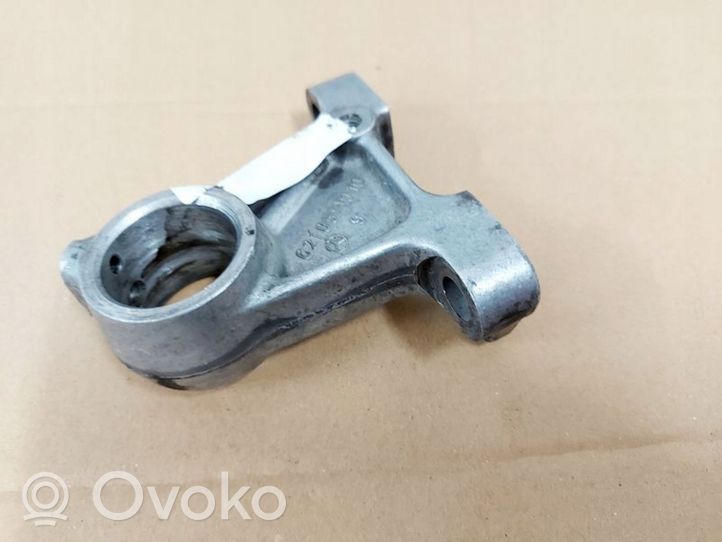 Mercedes-Benz COMPAKT W115 Camshaft holder bracket 6210511010