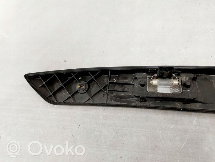 Volkswagen Tiguan Takaluukun rekisterikilven valon palkki 5N0827287