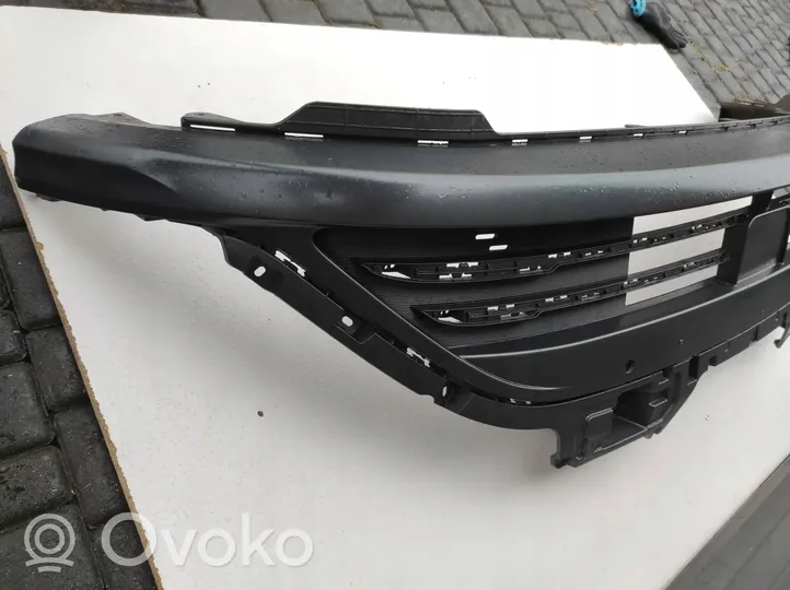 Hyundai Kona I Etupuskurin alempi jäähdytinsäleikkö 86561DDAB0