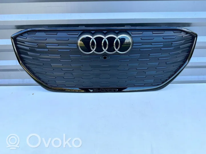 Audi e-tron Grille calandre supérieure de pare-chocs avant 