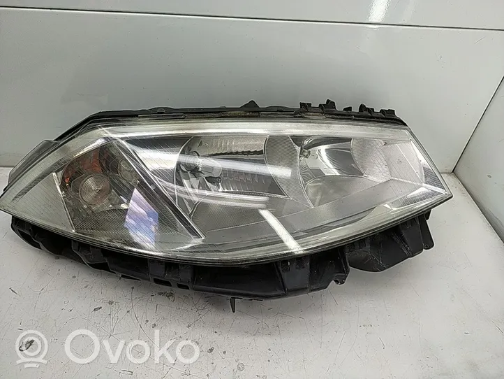 Renault Megane II Lampa przednia 