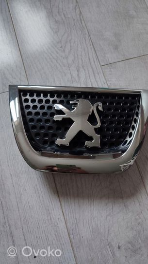 Peugeot 3008 I Maskownica / Grill / Atrapa górna chłodnicy 9685973077