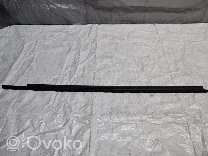 Toyota Yaris Cross Moulures des vitres de la porte avant 68160-K0011