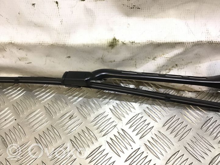 Mercedes-Benz GL X166 Windshield/front glass wiper blade A1668201040