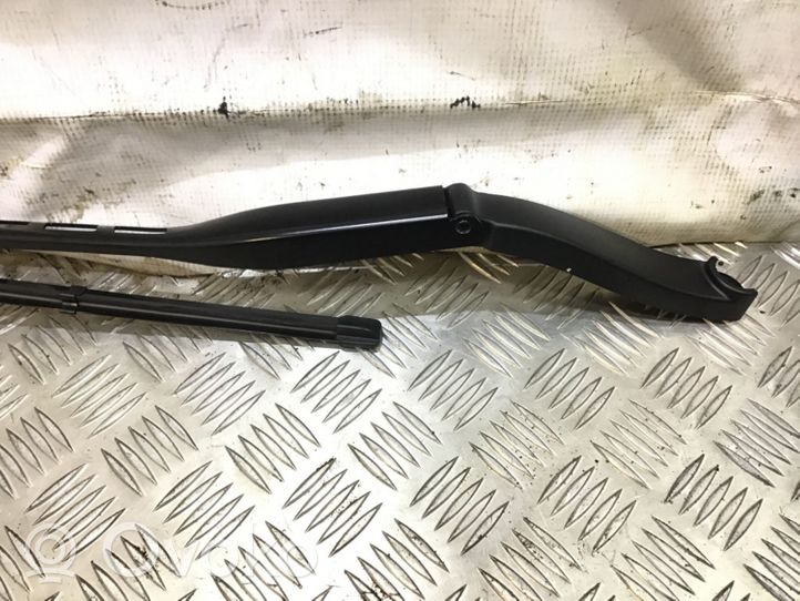 Mercedes-Benz GL X166 Windshield/front glass wiper blade A1668201040