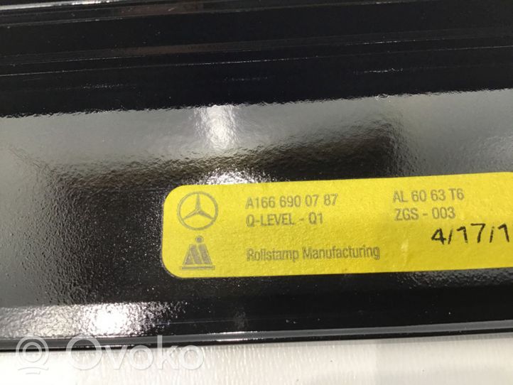 Mercedes-Benz GL X166 Takaoven lista (muoto) A1666900787