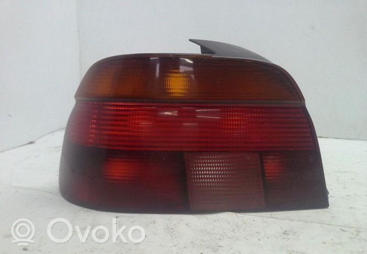 BMW 5 E39 Aizmugurējais lukturis virsbūvē 8358031