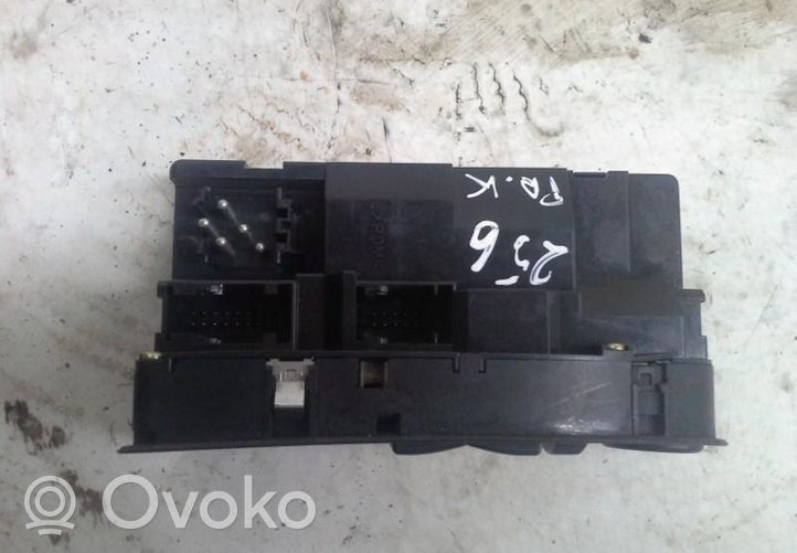 BMW 5 E39 Interruttore di controllo dell’alzacristalli elettrico 8368967