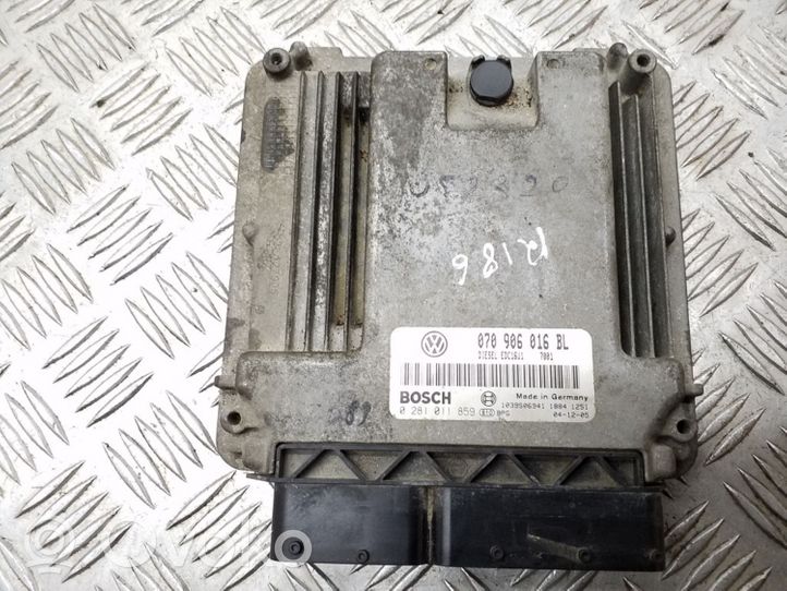 Volkswagen Touareg I Calculateur moteur ECU 070906016BL