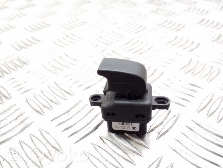 Mazda 3 I Electric window control switch B32H66370