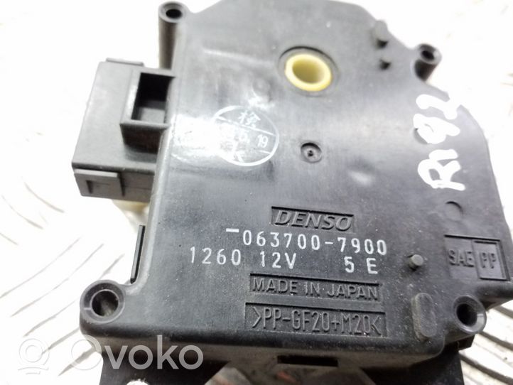 Toyota Yaris Motor/activador trampilla de calefacción 0637007900