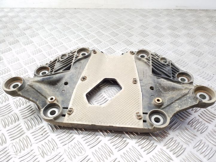 Volvo XC70 Rear differential/diff mount bracket 30639931