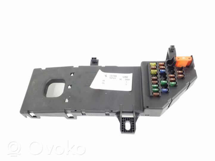 Opel Vectra C Module de fusibles 13181983