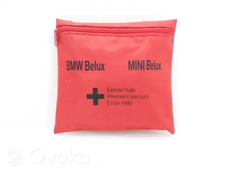 BMW X3 F25 First aid kit 