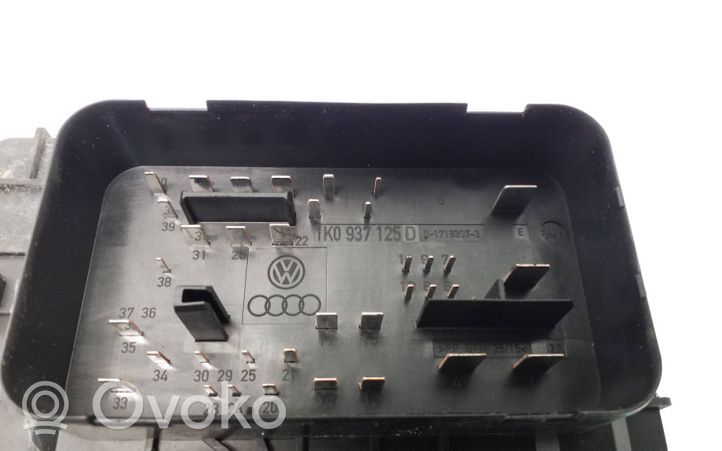 Skoda Octavia Mk2 (1Z) Skrzynka bezpieczników / Komplet 1K0937125D