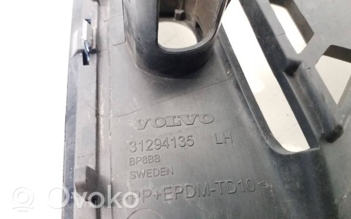 Volvo V60 Etupuskurin alempi jäähdytinsäleikkö 31294135