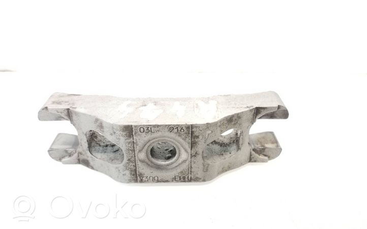 Volkswagen Caddy Support de pince d'injecteur de carburant 03L216