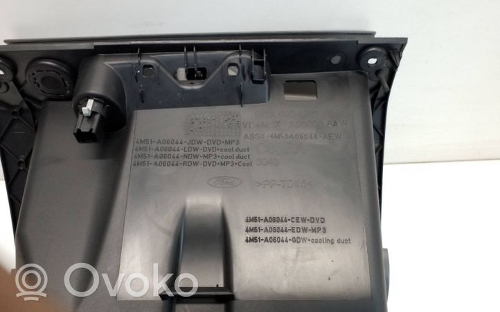 Ford Focus Daiktadėžės (bordačioko) komplektas 4M51406044AE