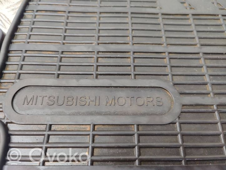 Mitsubishi Outlander Zestaw dywaników samochodowych 314773