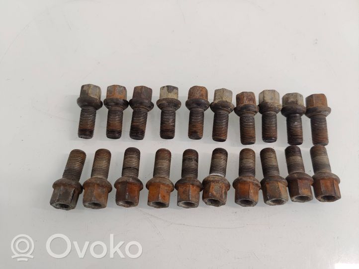 Volkswagen Caddy Nuts/bolts 