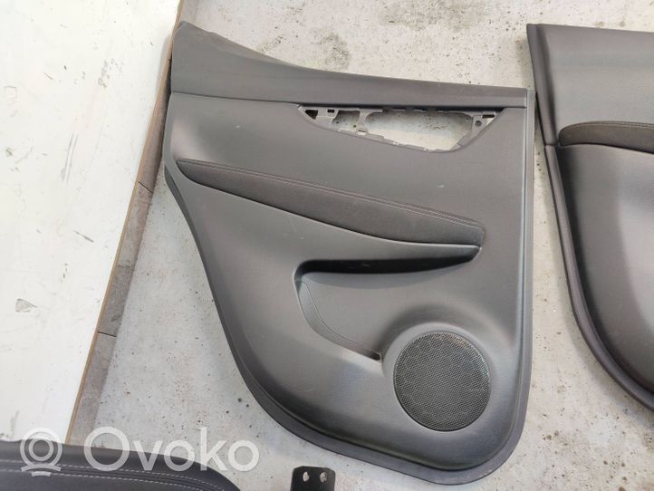 Nissan Qashqai Set di rivestimento sedili e portiere 