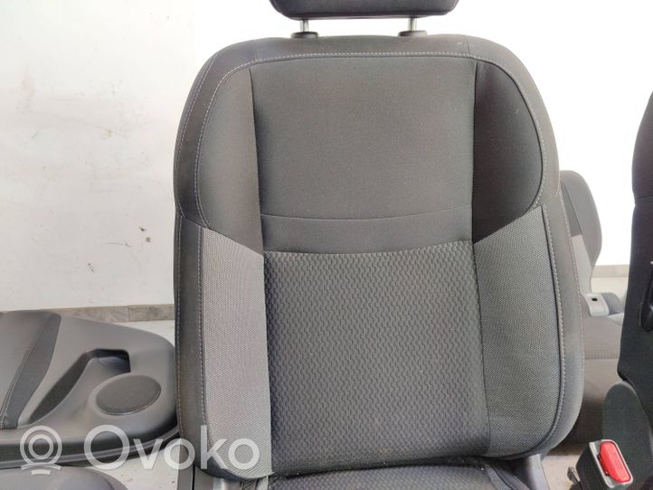 Nissan Qashqai Fotele / Kanapa / Boczki / Komplet 