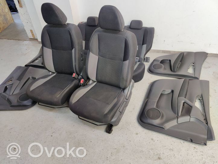 Nissan Qashqai Fotele / Kanapa / Boczki / Komplet 