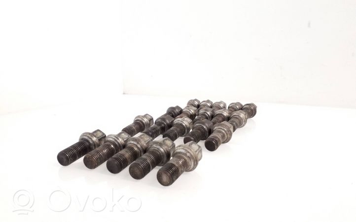 Volkswagen Caddy Nuts/bolts 