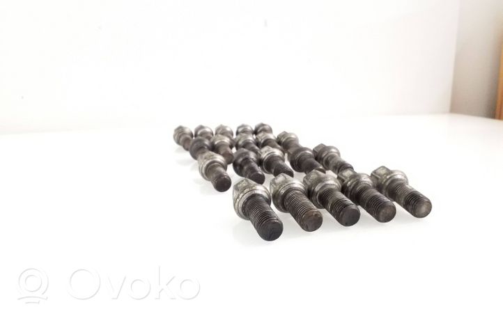 Volkswagen Caddy Nuts/bolts 