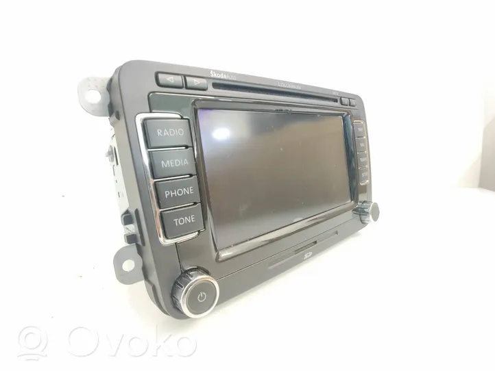 Skoda Octavia Mk2 (1Z) Panel / Radioodtwarzacz CD/DVD/GPS 3T0035680