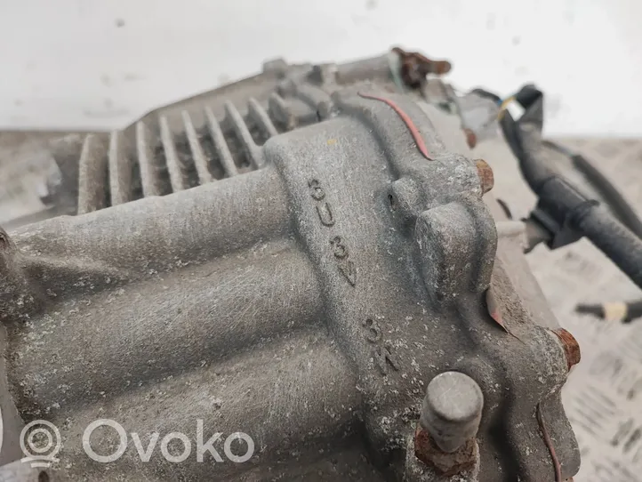 Toyota RAV 4 (XA40) Takatasauspyörästö 8209048020