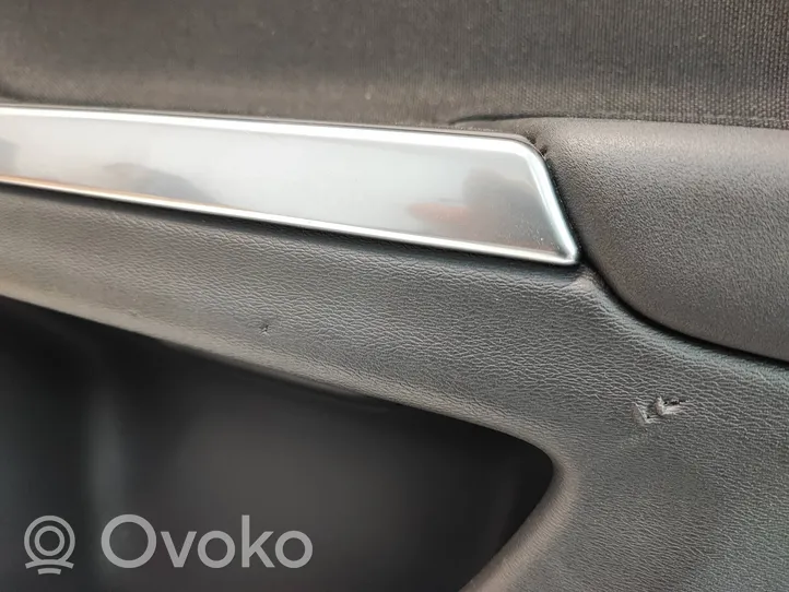 Volvo V60 Moldura del tarjetero de la puerta trasera 8635883