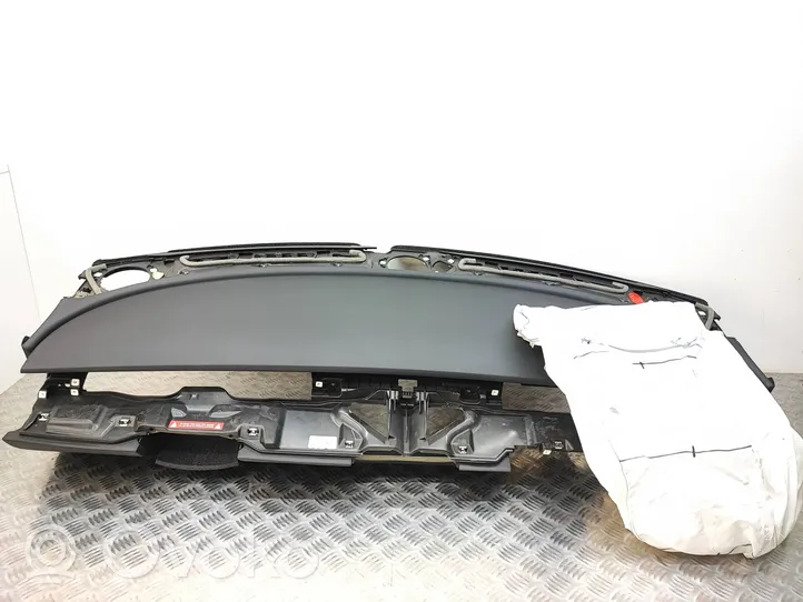 Tesla Model 3 Armaturenbrett Cockpit 2019473X