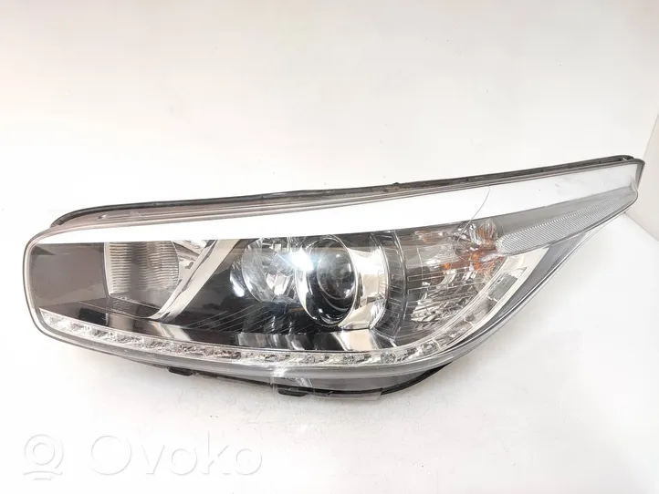 KIA Ceed Lampa przednia 92101A2220