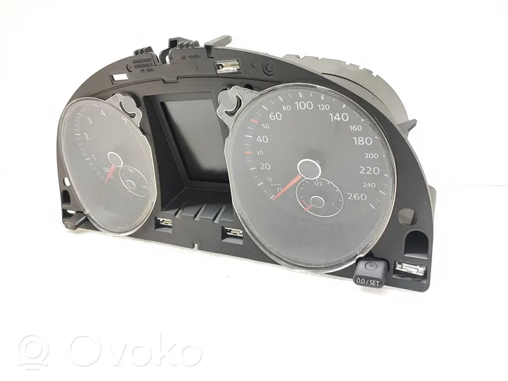 Volkswagen PASSAT B7 Speedometer (instrument cluster) 3AA920870