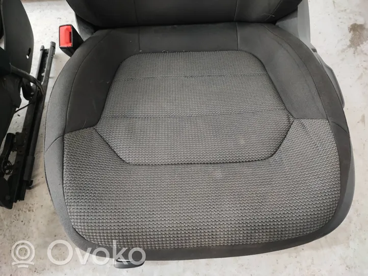 Volkswagen PASSAT B7 Sėdynių komplektas 