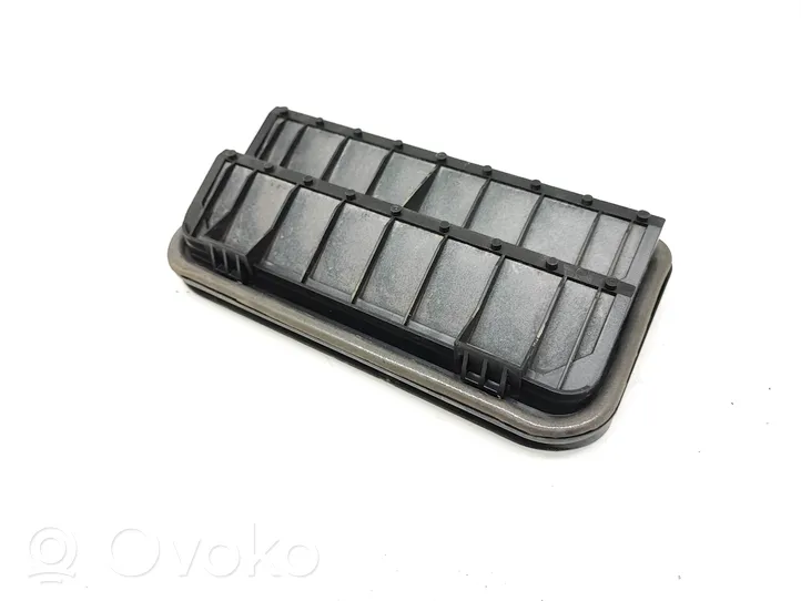 Volkswagen PASSAT B7 Quarter panel pressure vent 3C0819465