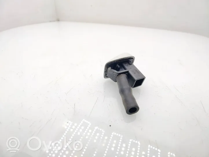 Volvo V40 Windshield washer spray nozzle 