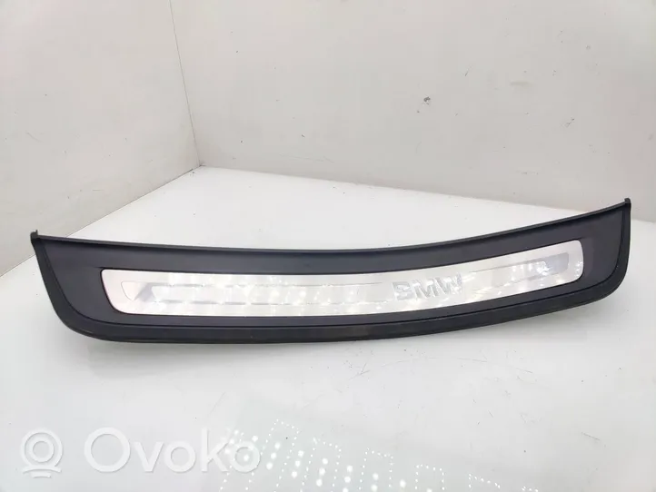 BMW 5 G30 G31 Moldura protectora del borde trasero 7381330