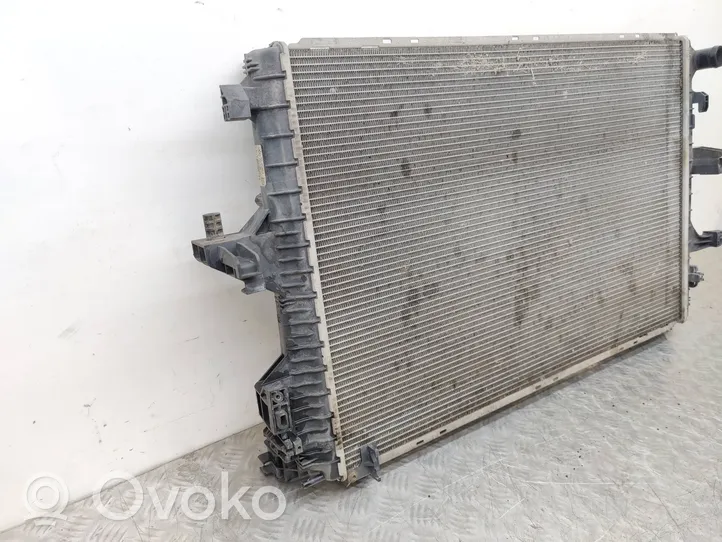 Volkswagen Transporter - Caravelle T5 Radiateur de refroidissement 7E0121253A