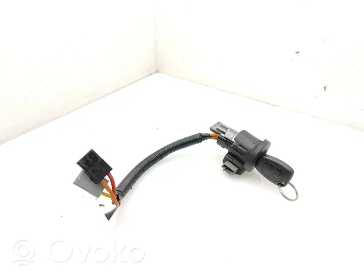 Opel Vivaro Ignition lock 8200232418