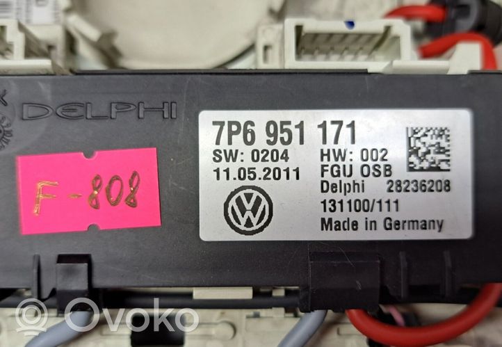 Volkswagen Touareg II Éclairage lumière plafonnier avant 7P6951171