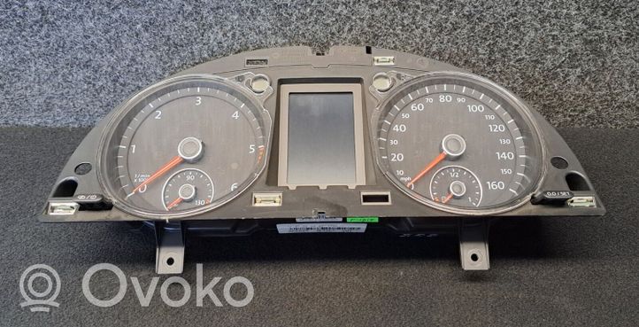 Volkswagen PASSAT B7 Speedometer (instrument cluster) 3AA920970J