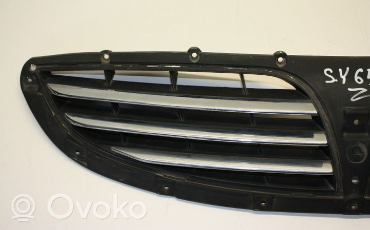 SsangYong Kyron Grille calandre supérieure de pare-chocs avant 7945109000