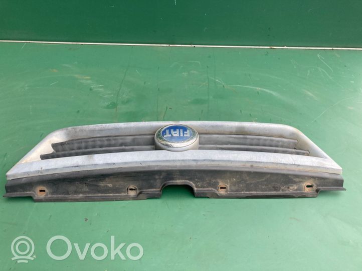 Fiat Ducato Maskownica / Grill / Atrapa górna chłodnicy 132915801