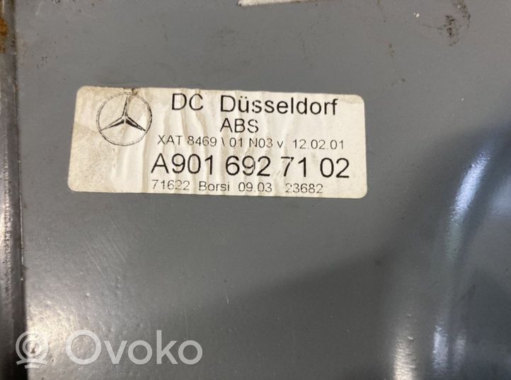 Mercedes-Benz Sprinter W901 W902 W903 W904 Altro elemento di rivestimento sottoporta/montante A9016927102
