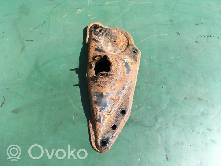 Citroen Berlingo Mocowanie amortyzatora przedniego osi tylnej 514239